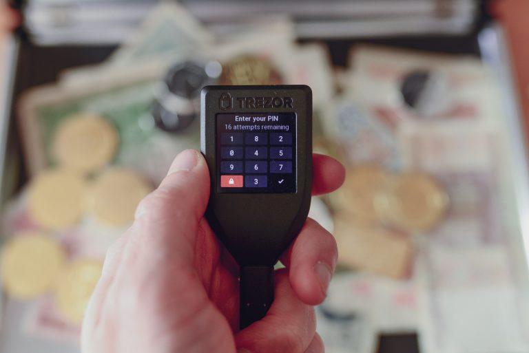 discover the best cold wallets for securely storing your cryptocurrency. explore top hardware wallet options, key features, and tips to keep your digital assets safe.